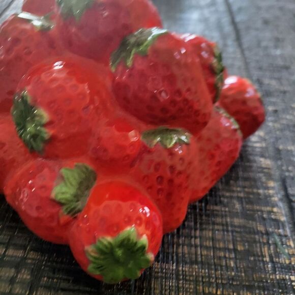 Homeworx by Harry Slatkin Farmstand Strawberries 4 Wick 9 oz Candle - Picture 5 of 10